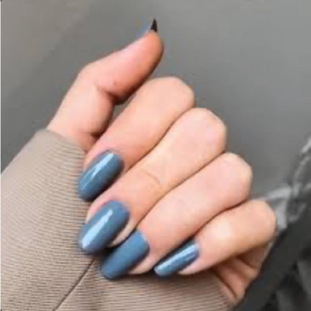 NWT Kiss Round Shiny Navy Medium Length Nails | Glue Not Included